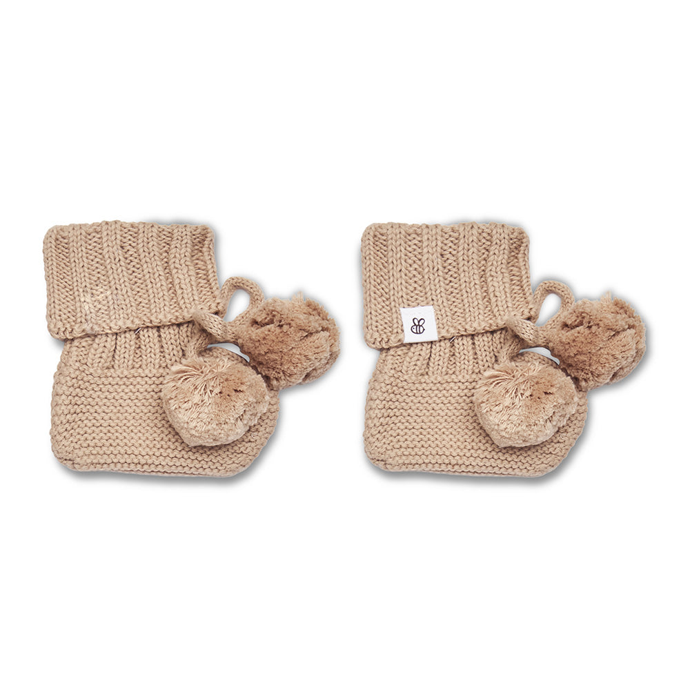 Soft hazelnut organic cotton knit baby booties designed to keep newborn feet warm and comfortable, featuring a timeless neutral colour for everyday wear or gifting.