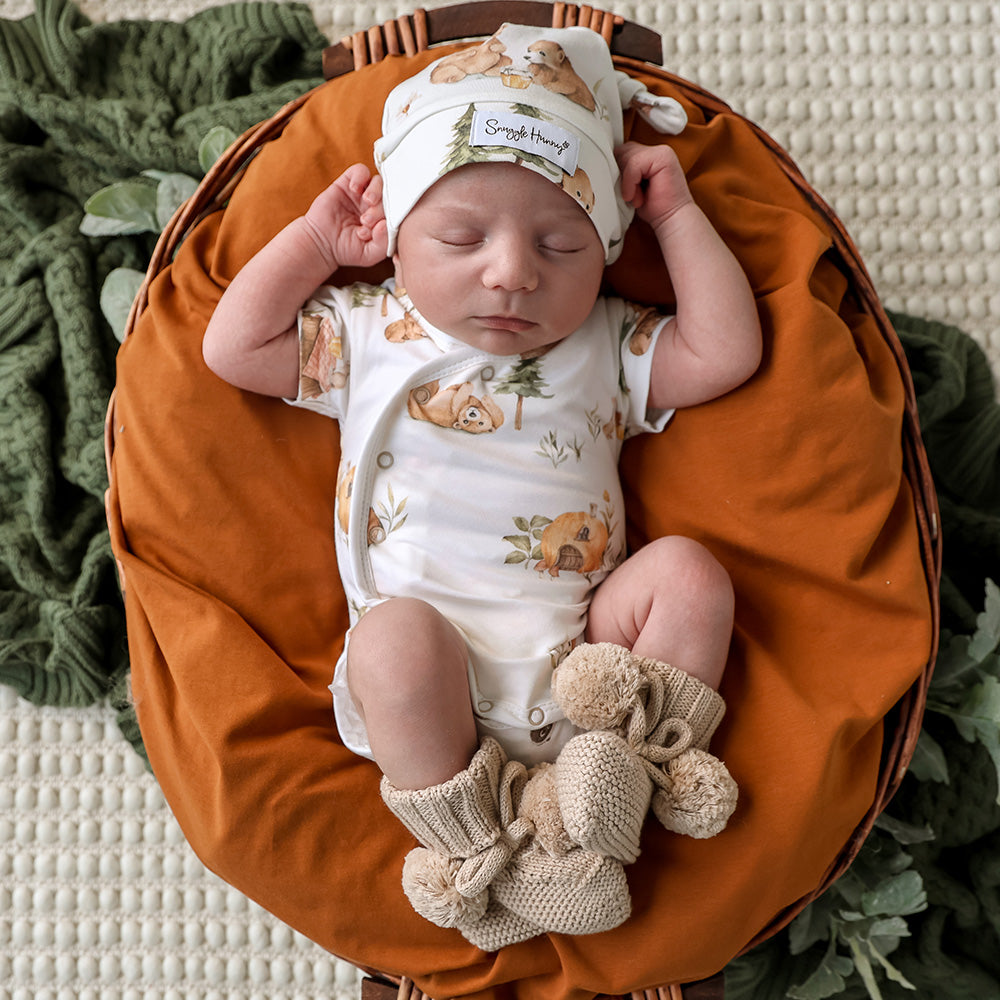 Soft hazelnut organic cotton knit baby booties designed to keep newborn feet warm and comfortable, featuring a timeless neutral colour for everyday wear or gifting.