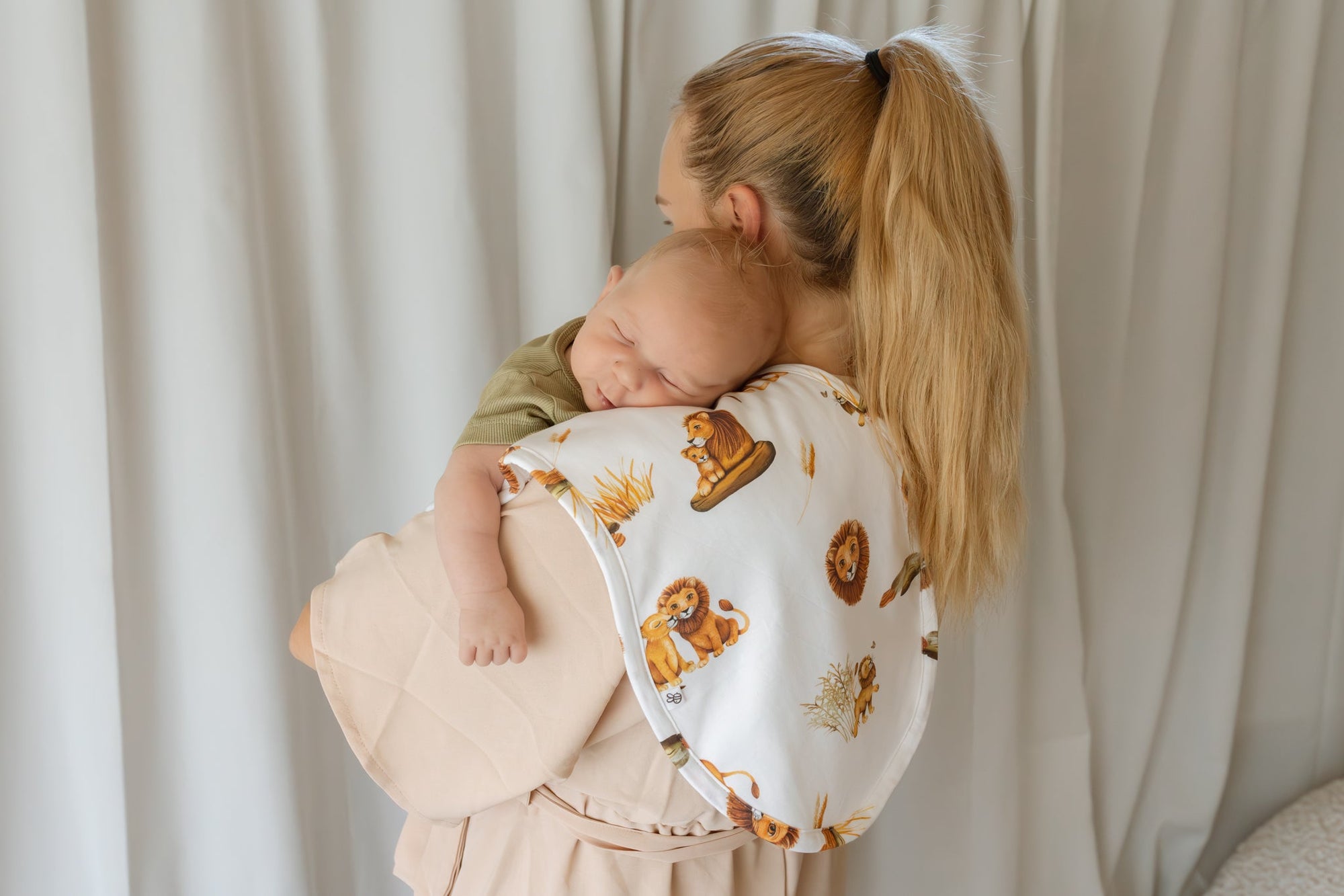 Lion organic cotton burp cloth by BabyBoo Prints